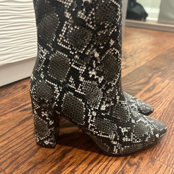 Heeled snakeskin booties - Picture 2 of 2